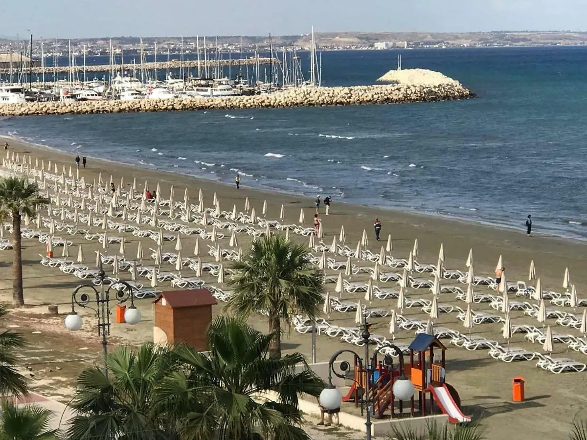 Beach Haven Larnaca 0*,